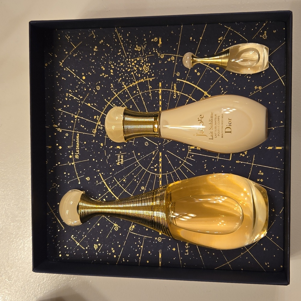 Dior J'adore Eau de Parfum Gift Set in Luxurious Gold and Navy Box